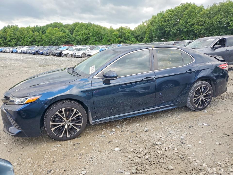63172676 :رقم المزاد ، 4T1B11HK1KU685666 vin ، 2019 Toyota Camry مزاد بيع