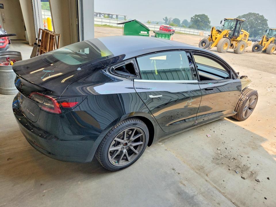 61427066 :رقم المزاد ، 5YJ3E1EB1JF127213 vin ، 2018 Tesla Model 3 مزاد بيع