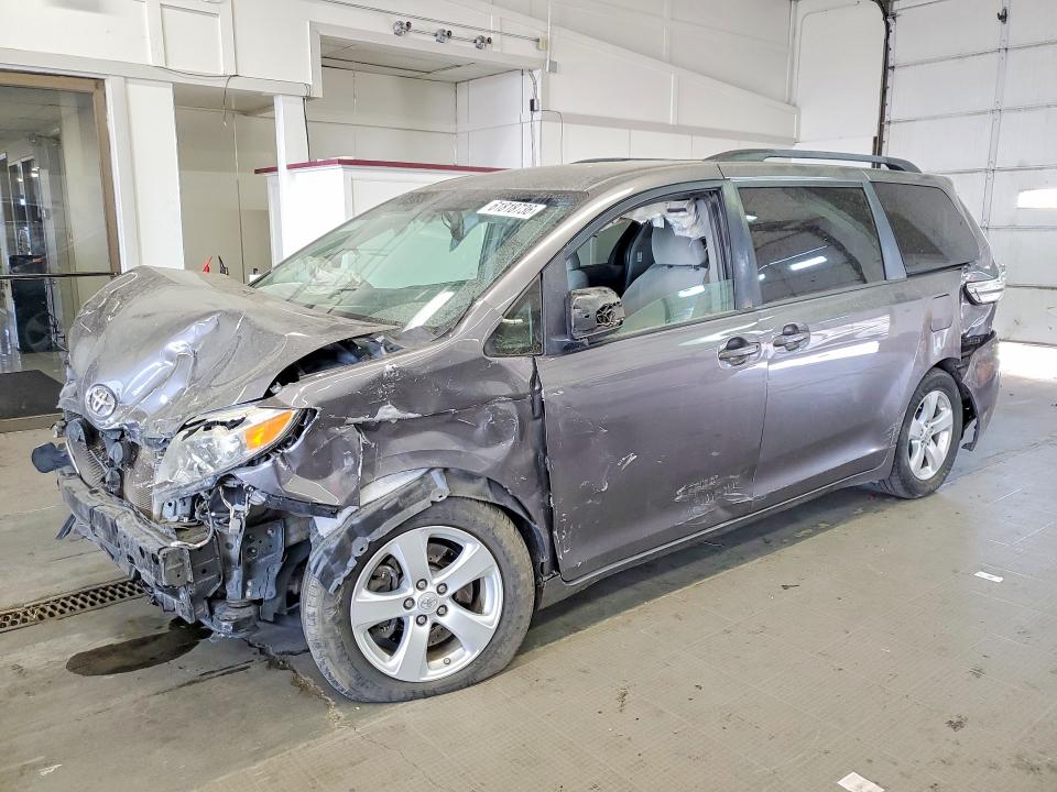 2015 Toyota Sienna მანქანა იყიდება აუქციონზე, vin: 5TDKK3DC7FS626479, აუქციონის ნომერი: 61818736