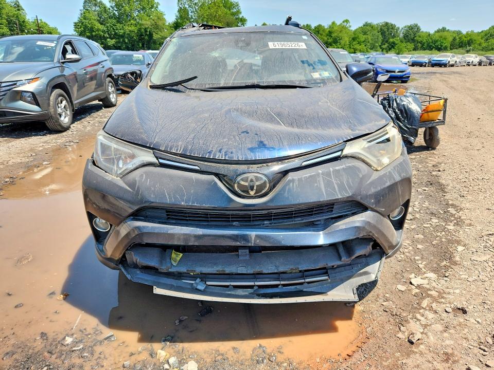 2018 Toyota Rav4 მანქანა იყიდება აუქციონზე, vin: JTMRFREV7JJ745368, აუქციონის ნომერი: 61965226