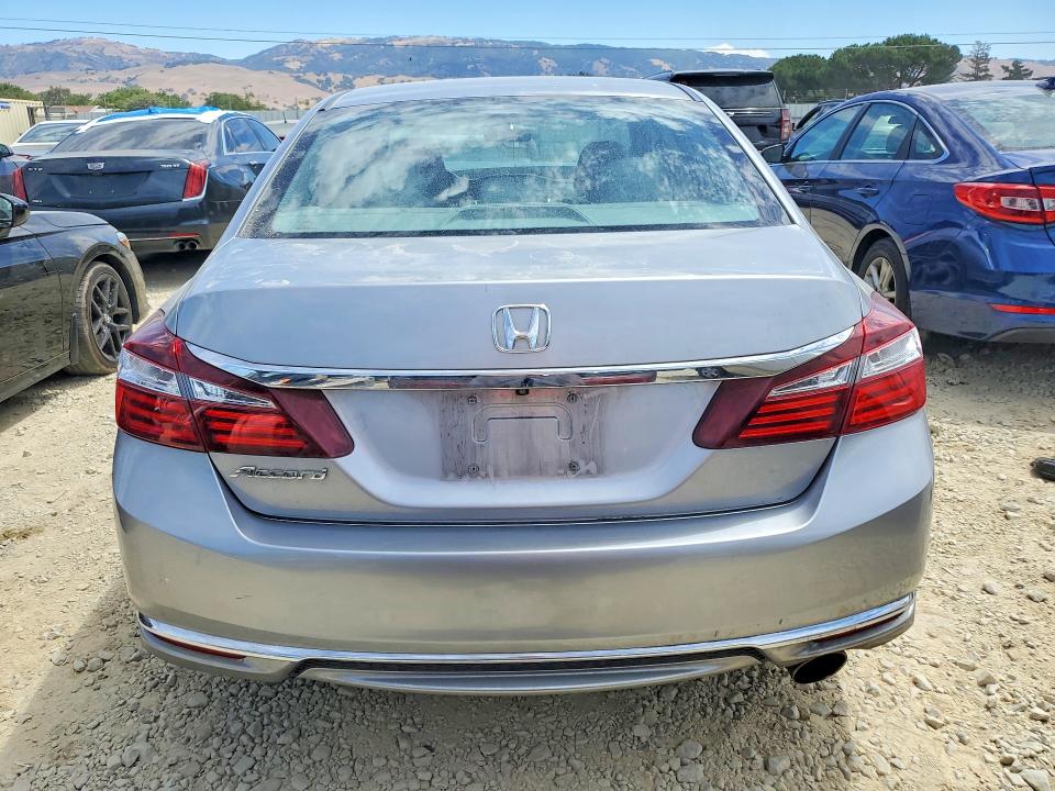 Продаж на аукціоні авто 2017 Honda Accord, vin: 1HGCR2F3XHA185116, номер лоту: 62106036