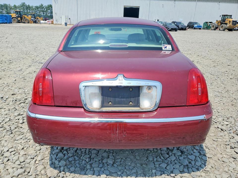 Продаж на аукціоні авто 1999 Lincoln Town Car, vin: 1LNHM82W8XY675402, номер лоту: 61745696