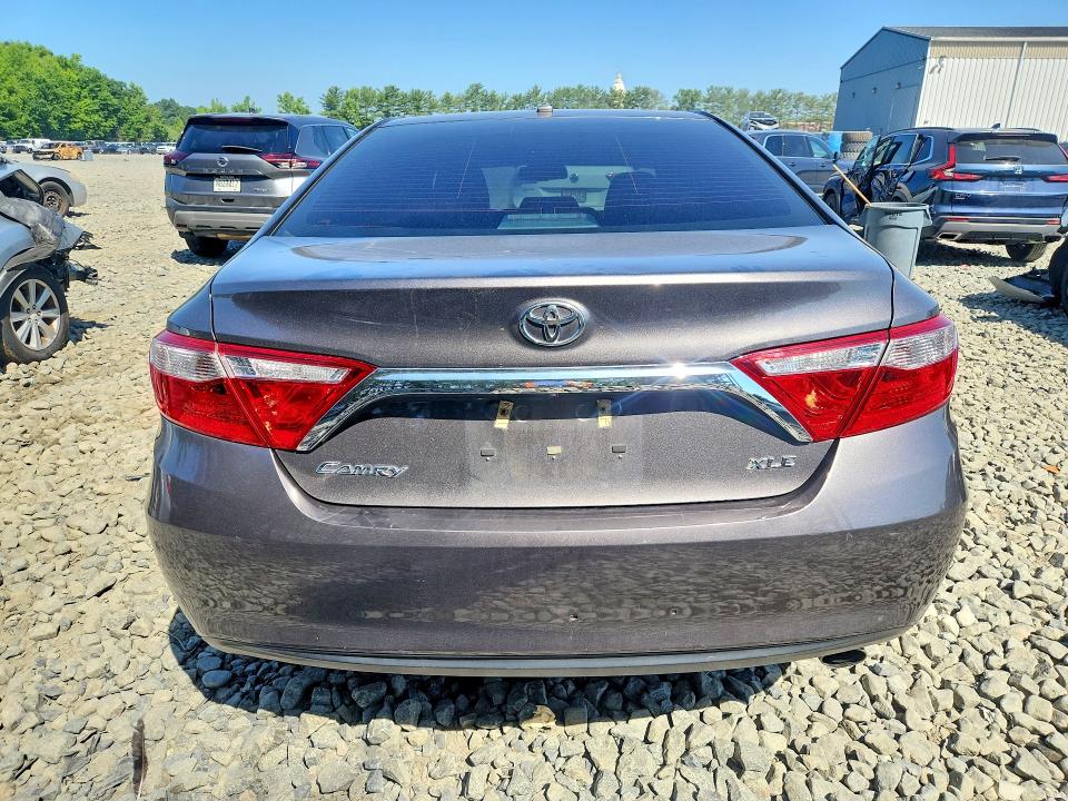 85617795 :رقم المزاد ، 4T1BF1FK9HU729295 vin ، 2017 Toyota Camry مزاد بيع