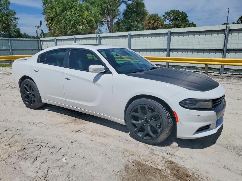 61189186 :رقم المزاد ، 2C3CDXJG8FH746095 vin ، 2015 Dodge Charger مزاد بيع