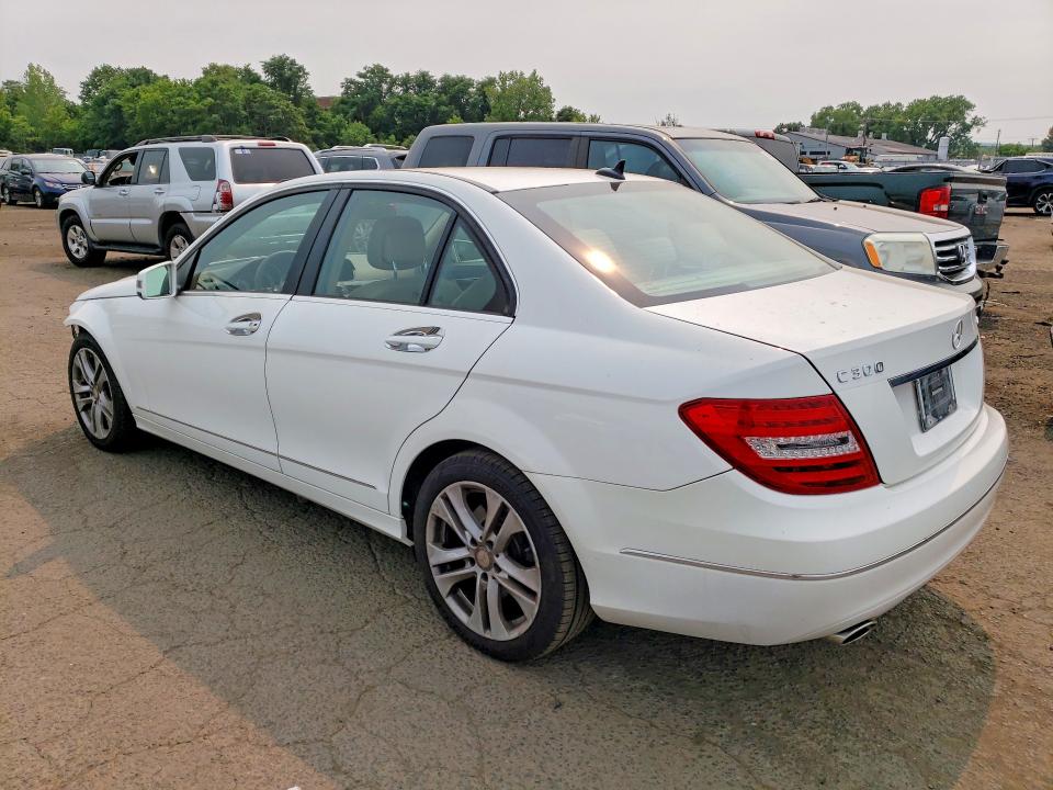 2014 Mercedes-benz C მანქანა იყიდება აუქციონზე, vin: WDDGF8ABXER302674, აუქციონის ნომერი: 60664166