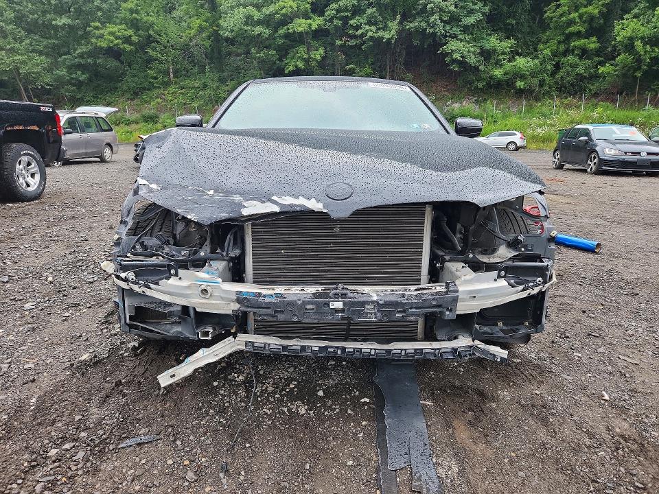60693096 :رقم المزاد ، WBAJA7C51JWA72440 vin ، 2018 Bmw 530 مزاد بيع