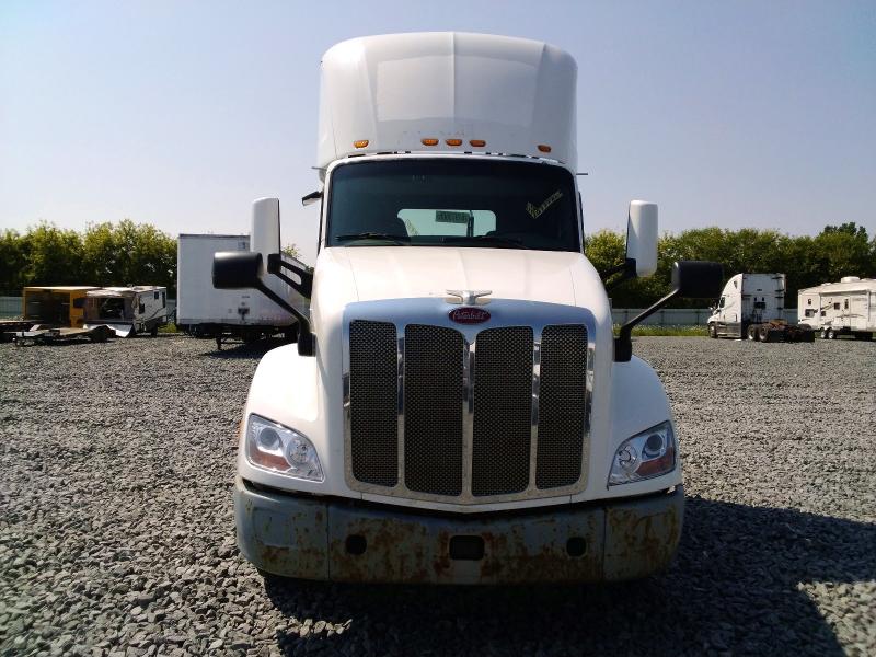 61973606 :رقم المزاد ، 1XPBA48X2GD339861 vin ، 2016 Peterbilt 579 مزاد بيع