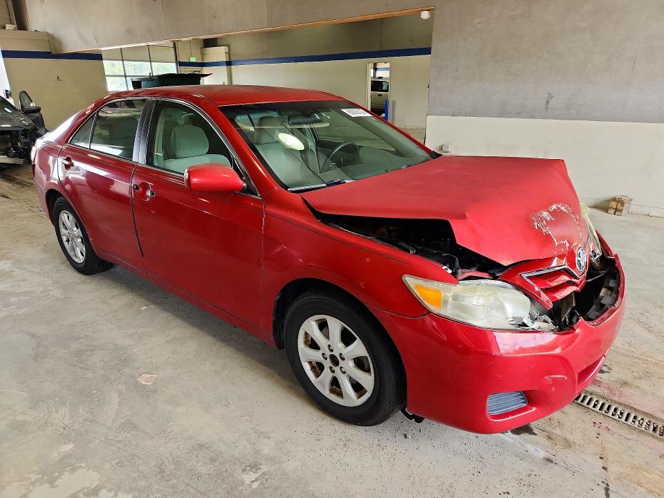 60826126 :رقم المزاد ، 4T4BF3EKXBR213005 vin ، 2011 Toyota Camry مزاد بيع