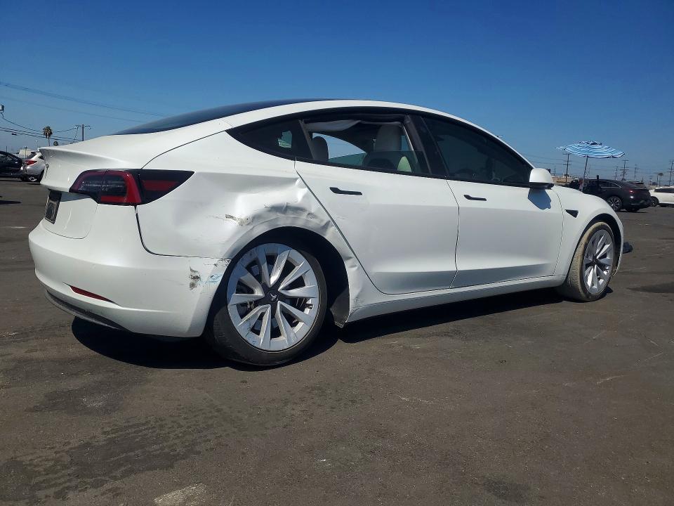 62711056 :رقم المزاد ، 5YJ3E1EA5NF373582 vin ، 2022 Tesla Model 3 مزاد بيع