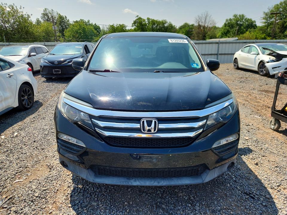 61393236 :رقم المزاد ، 5FNYF6H11JB035618 vin ، 2018 Honda Pilot مزاد بيع