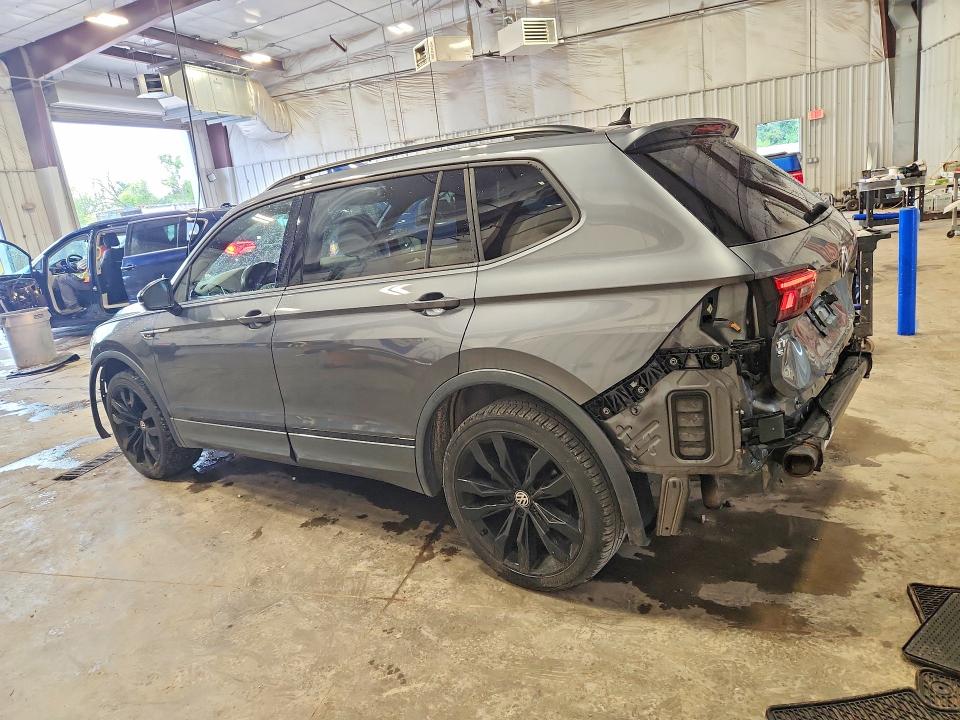 63300406 :رقم المزاد ، 3VV2B7AX7MM112693 vin ، 2021 Volkswagen Tiguan مزاد بيع