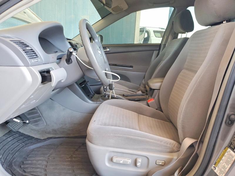 60507946 :رقم المزاد ، 4T1BF32K85U611395 vin ، 2005 Toyota Camry مزاد بيع