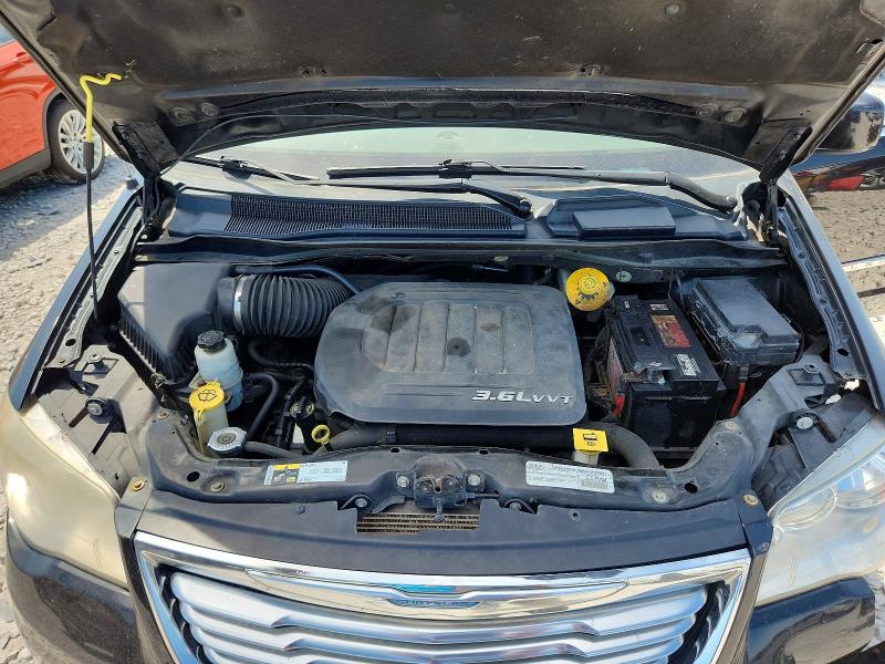 2015 Chrysler Town & Country მანქანა იყიდება აუქციონზე, vin: 2C4RC1BG9FR672913, აუქციონის ნომერი: 58911866