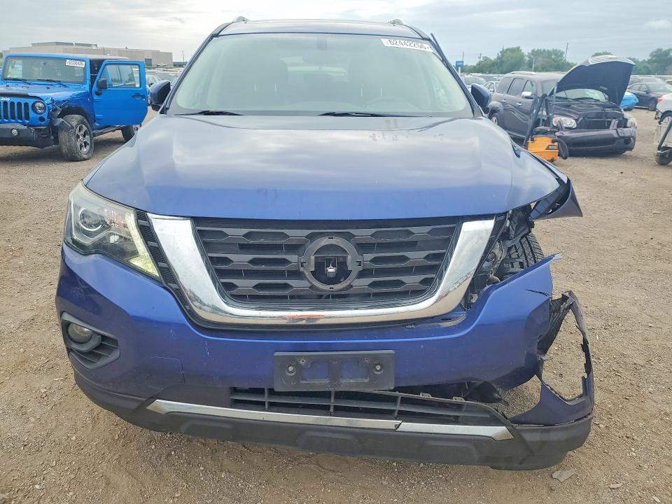 62442256 :رقم المزاد ، 5N1DR2MM4HC611915 vin ، 2017 Nissan Pathfinder مزاد بيع
