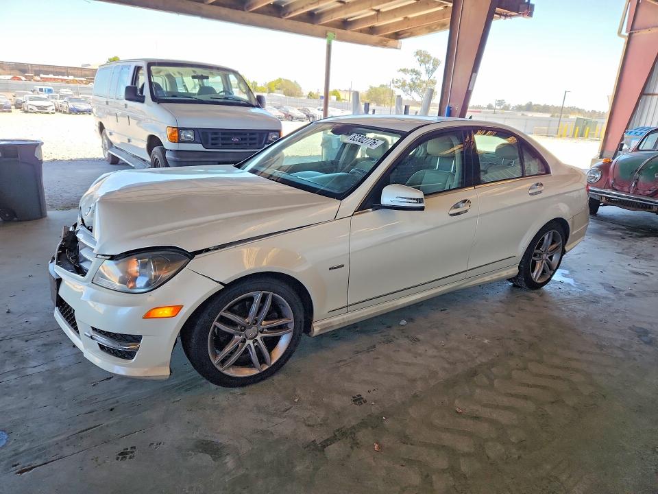 62302776 :رقم المزاد ، WDDGF4HB4CR220824 vin ، 2012 Mercedes-benz C مزاد بيع