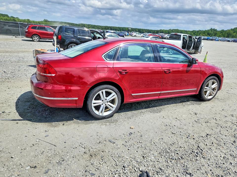Продажа на аукционе авто 2015 Volkswagen Passat, vin: 1VWCV7A36FC121250, номер лота: 61948776