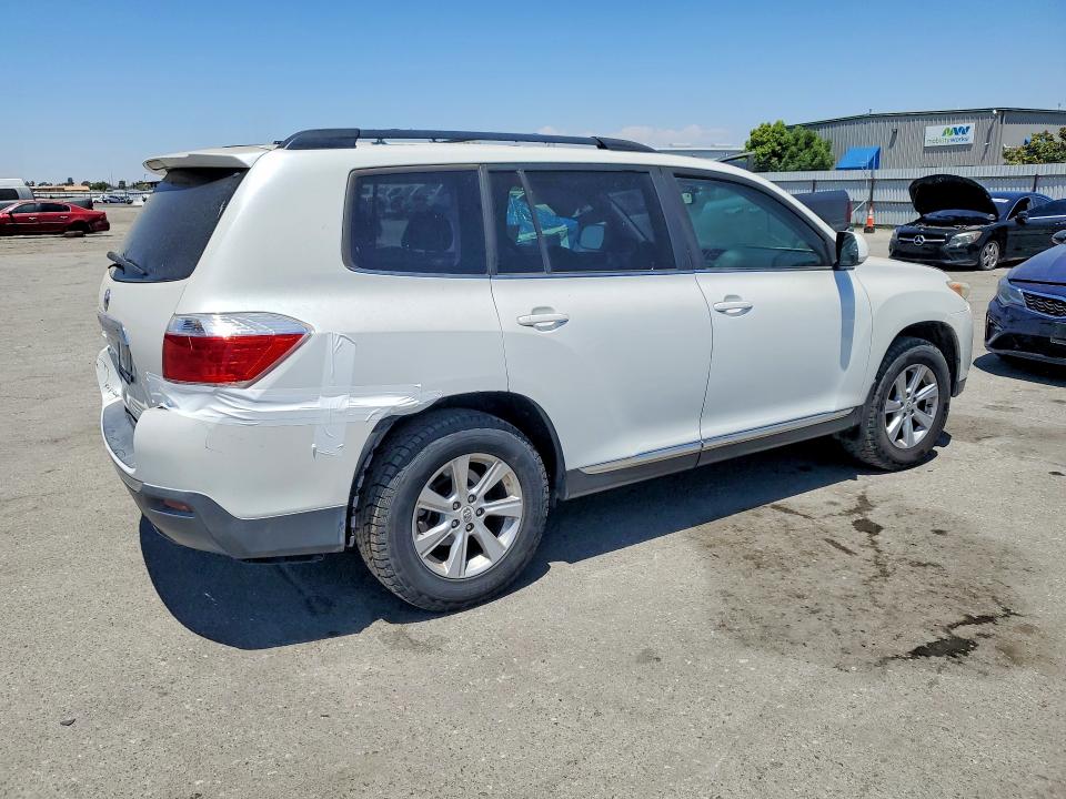 2011 Toyota Highlander მანქანა იყიდება აუქციონზე, vin: 5TDZK3EH6BS045591, აუქციონის ნომერი: 61225676
