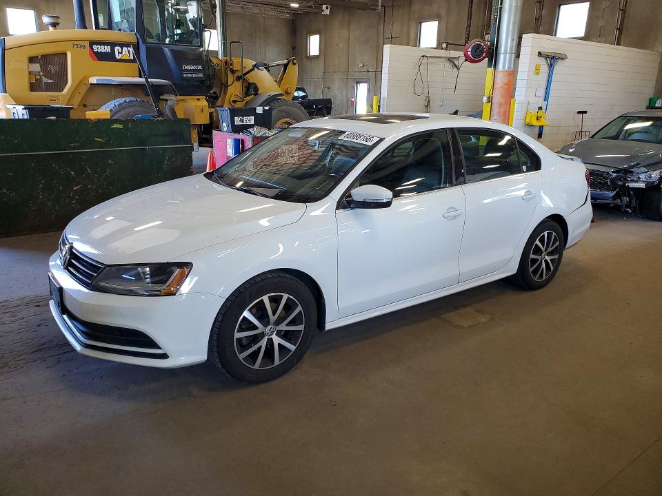 60888166 :رقم المزاد ، 3VWDB7AJ4HM237740 vin ، 2017 Volkswagen Jetta مزاد بيع