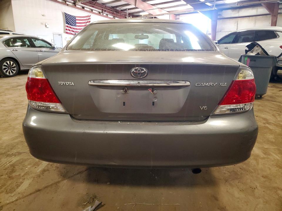 2005 Toyota Camry მანქანა იყიდება აუქციონზე, vin: 4T1BF30K25U618829, აუქციონის ნომერი: 61633456