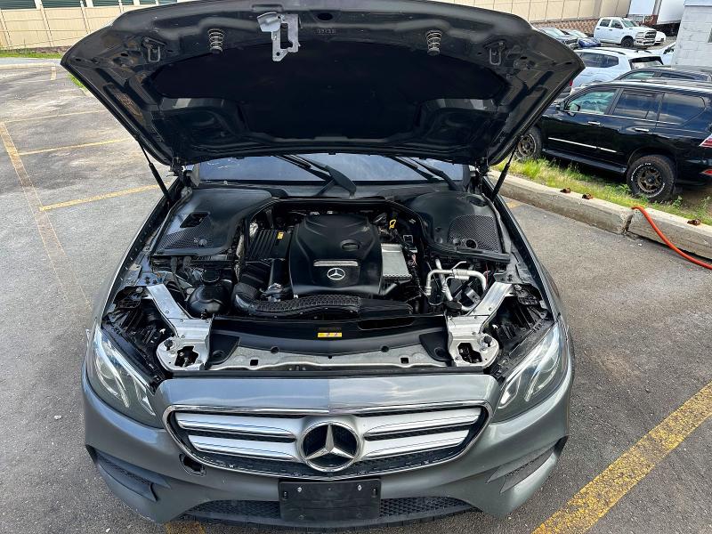 60966266 :رقم المزاد ، WDDZF4KB8HA079800 vin ، 2017 Mercedes-benz E مزاد بيع