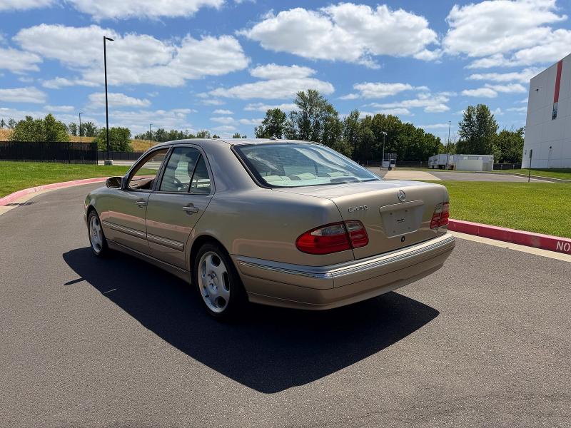 2000 Mercedes-benz E მანქანა იყიდება აუქციონზე, vin: WDBJF70J7YB018627, აუქციონის ნომერი: 61616056