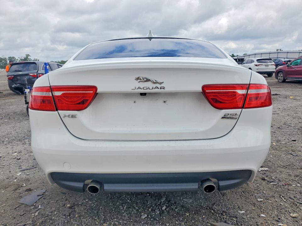 2018 Jaguar Xe მანქანა იყიდება აუქციონზე, vin: SAJAJ4FX4JCP25812, აუქციონის ნომერი: 60610456