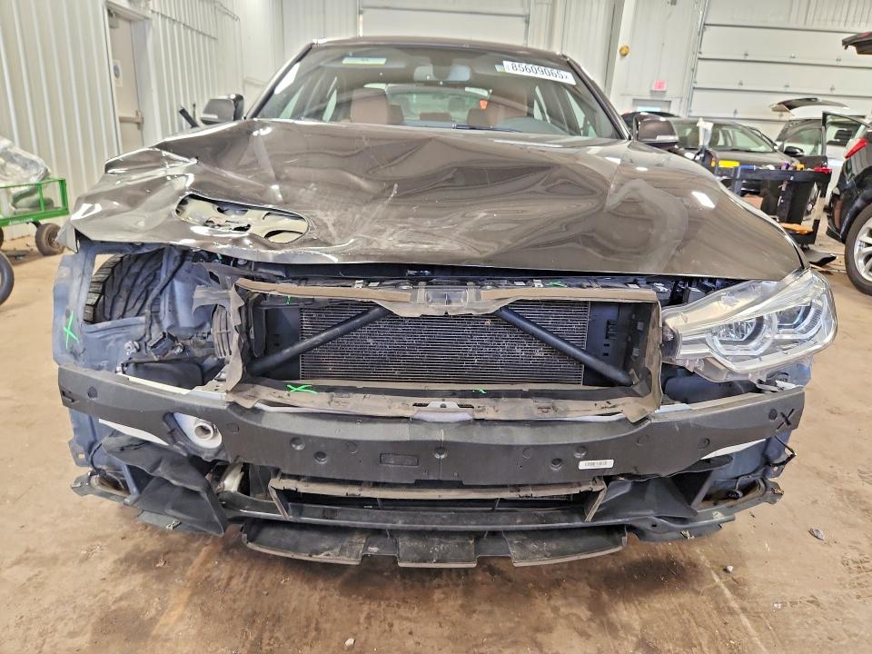 85609065 :رقم المزاد ، WBA8D9G37HNU61820 vin ، 2017 Bmw 330 مزاد بيع