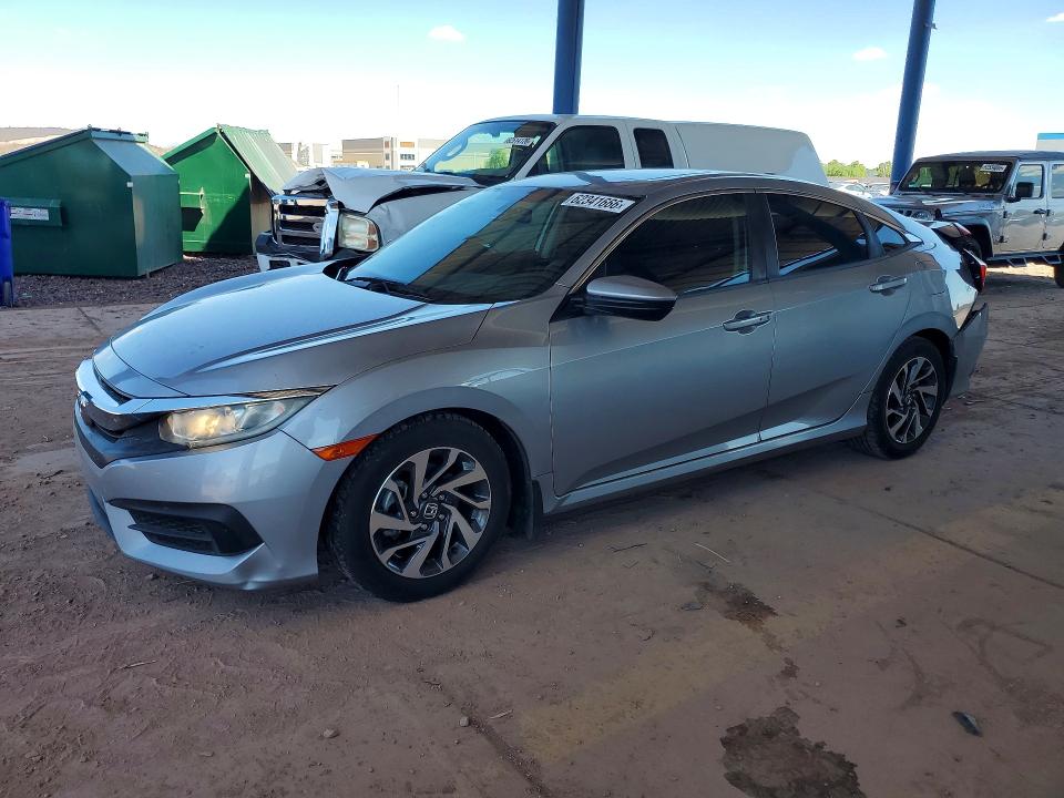 62341666 :رقم المزاد ، 19XFC2F71JE041277 vin ، 2018 Honda Civic مزاد بيع