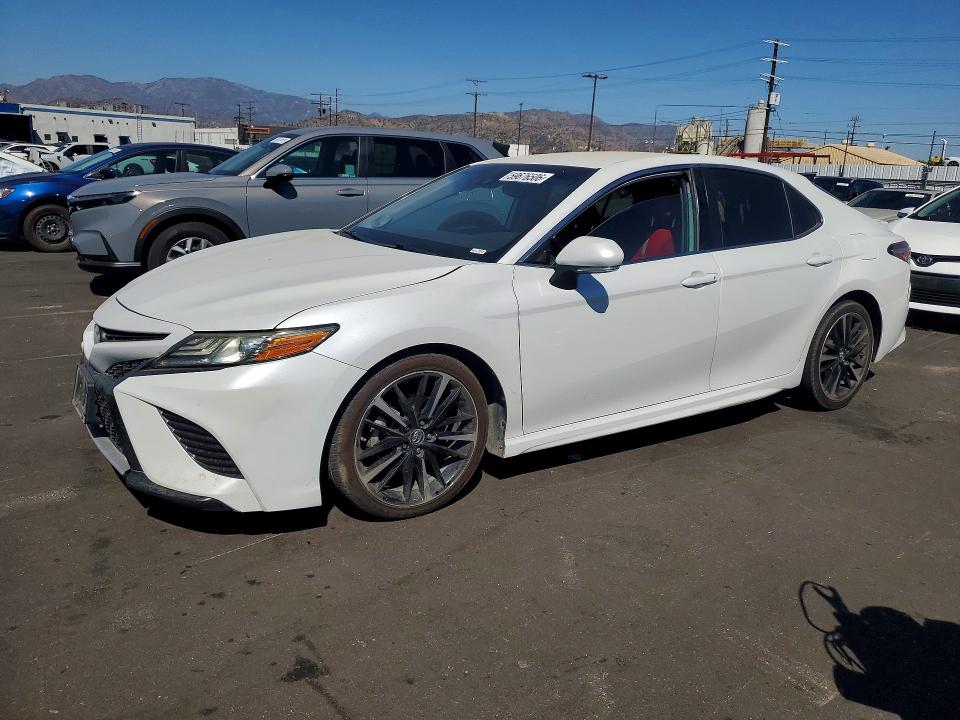 59676506 :رقم المزاد ، 4T1B61HK6KU796845 vin ، 2019 Toyota Camry مزاد بيع