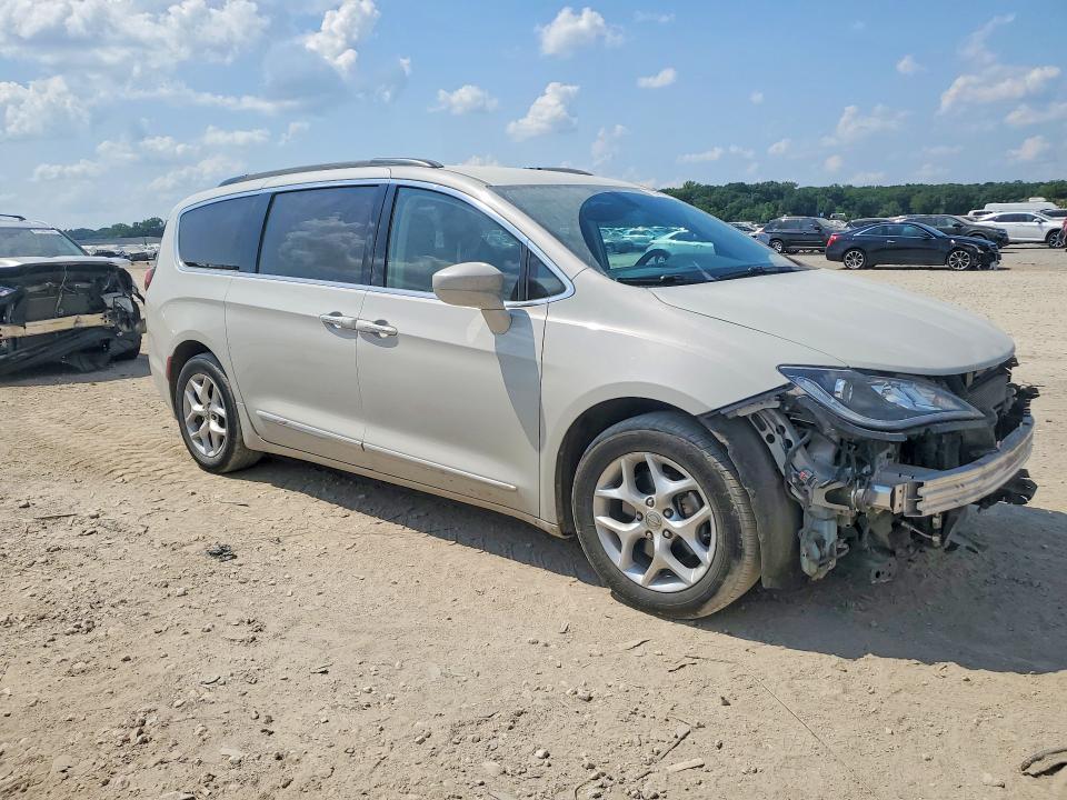 61041426 :رقم المزاد ، 2C4RC1BG9HR656794 vin ، 2017 Chrysler Pacifica مزاد بيع