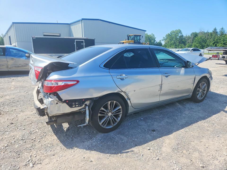 62400676 :رقم المزاد ، 4T1BF1FK4GU570880 vin ، 2016 Toyota Camry مزاد بيع