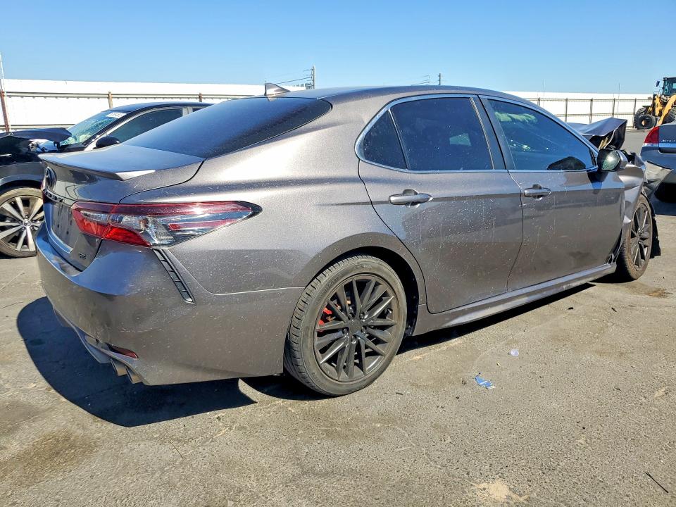 2021 Toyota Camry მანქანა იყიდება აუქციონზე, vin: 4T1G11AK3MU513447, აუქციონის ნომერი: 60682406