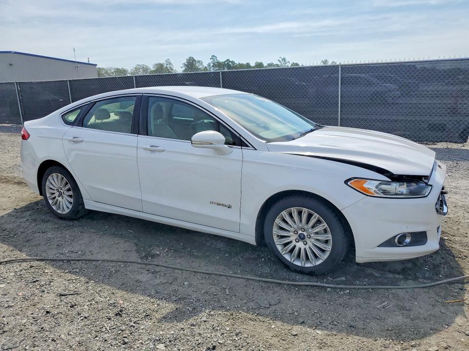 60630956 :رقم المزاد ، 3FA6P0LU1GR387873 vin ، 2016 Ford Fusion مزاد بيع