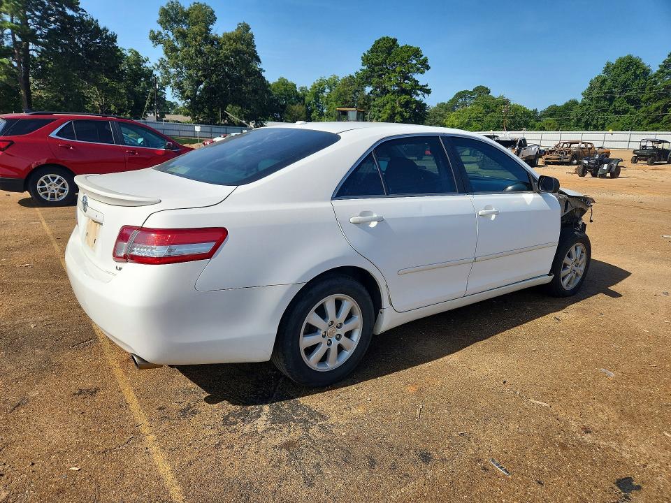 63032586 :رقم المزاد ، 4T4BF3EK9BR095805 vin ، 2011 Toyota Camry مزاد بيع