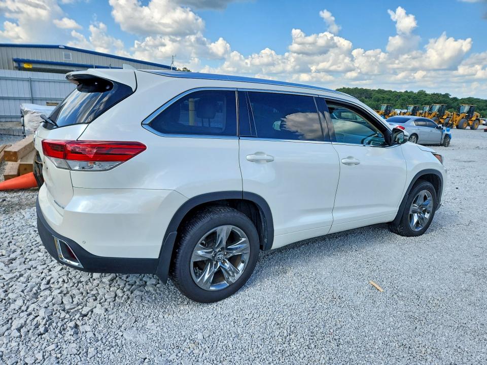 Продаж на аукціоні авто 2018 Toyota Highlander, vin: 5TDDZRFH5JS848379, номер лоту: 61790546