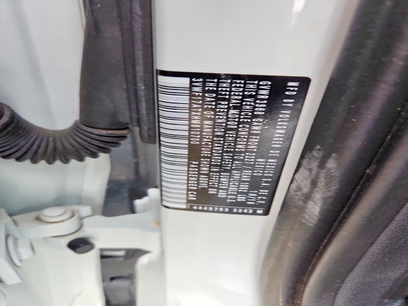 60526526 :رقم المزاد ، 3VWF17ATXHM610700 vin ، 2017 Volkswagen Beetle مزاد بيع