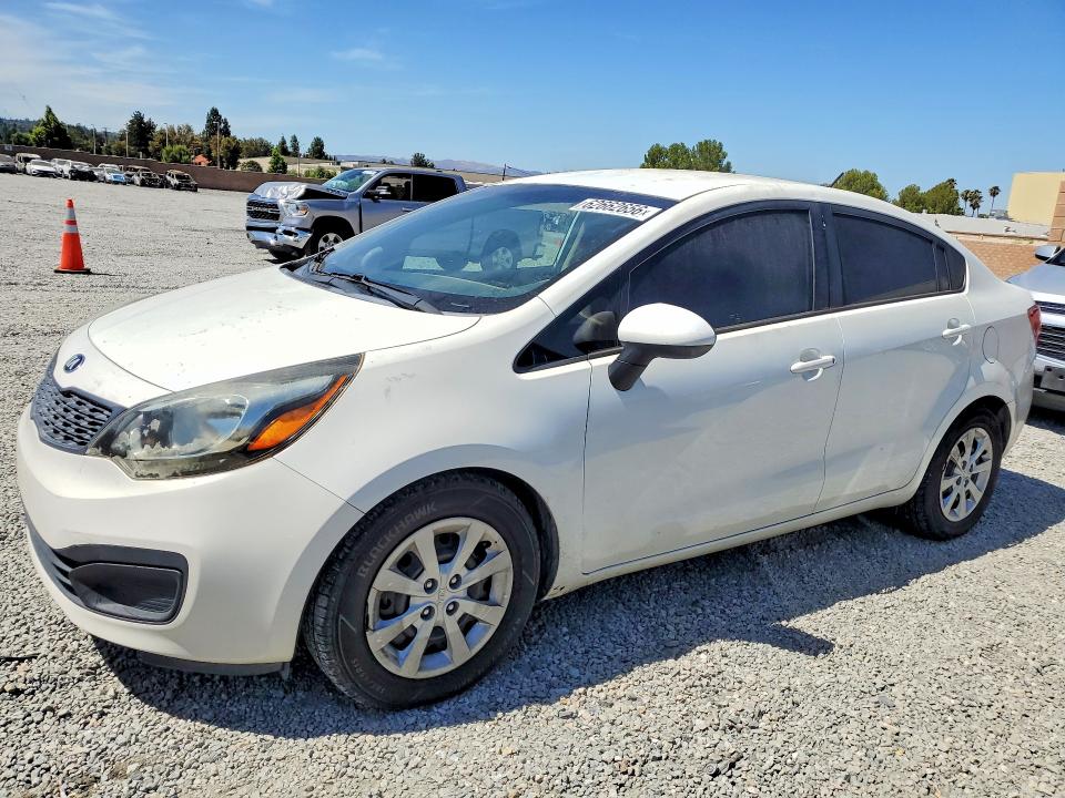 62662656 :رقم المزاد ، KNADM4A37F6468980 vin ، 2015 Kia Rio مزاد بيع