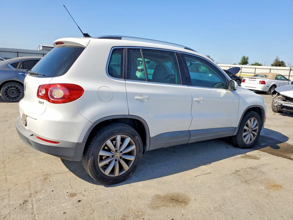 Auction sale of the 2011 Volkswagen Tiguan, vin: WVGAV7AXXBW502181, lot number: 60821756