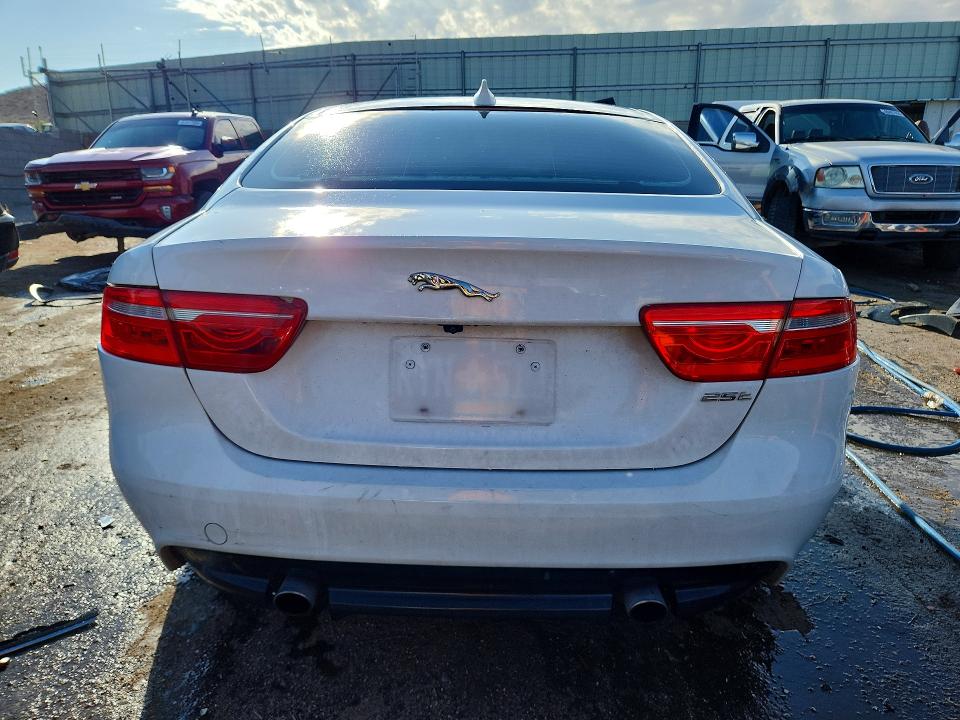 Продаж на аукціоні авто 2017 Jaguar Xe, vin: SAJAR4BG0HA977531, номер лоту: 61584226