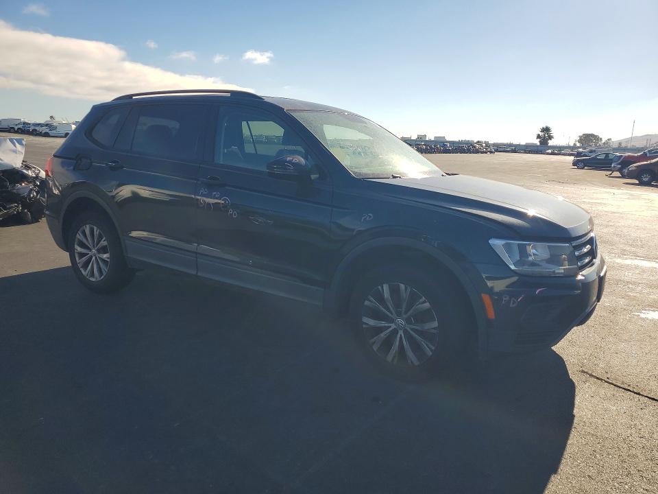 62480796 :رقم المزاد ، 3VV1B7AX5JM109668 vin ، 2018 Volkswagen Tiguan مزاد بيع