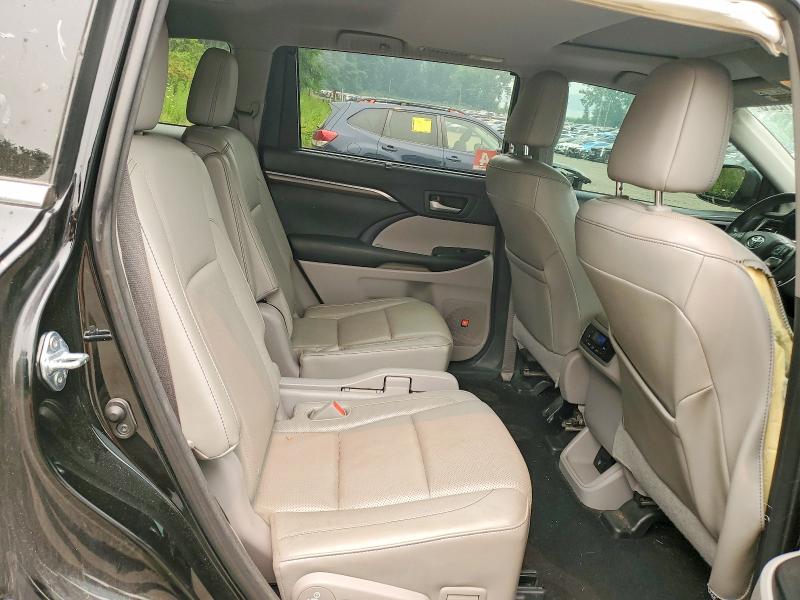 61061826 :رقم المزاد ، 5TDDKRFH2FS181976 vin ، 2015 Toyota Highlander مزاد بيع