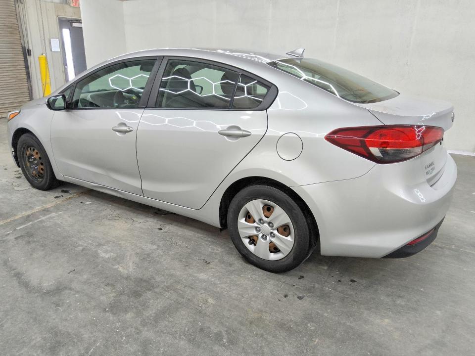61411386 :رقم المزاد ، 3KPFK4A76JE235275 vin ، 2018 Kia Forte مزاد بيع