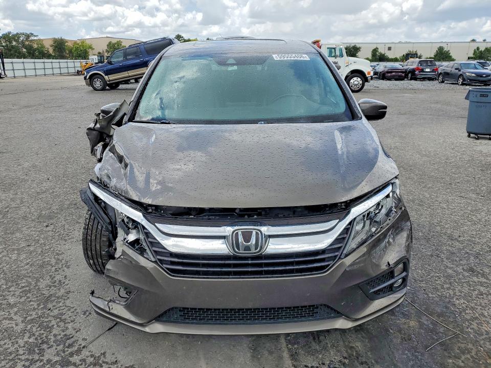 59555406 :رقم المزاد ، 5FNRL6H71JB020327 vin ، 2018 Honda Odyssey مزاد بيع
