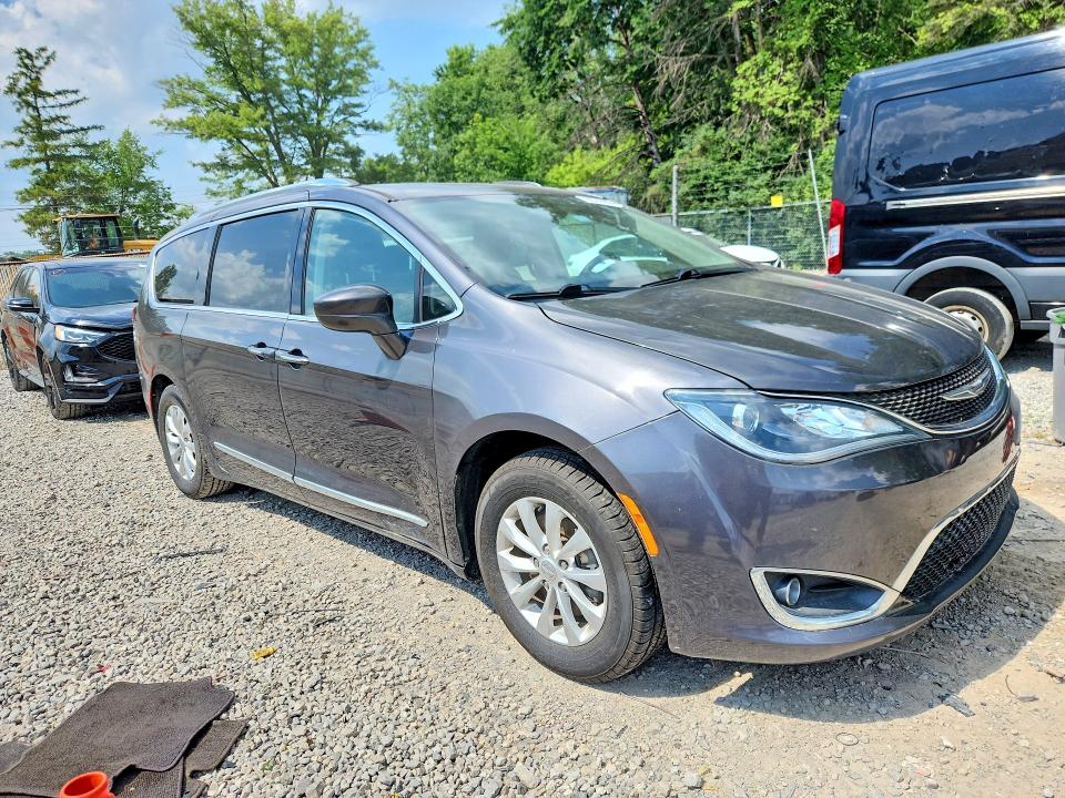 Продаж на аукціоні авто 2018 Chrysler Pacifica, vin: 2C4RC1BG2JR152030, номер лоту: 60744406