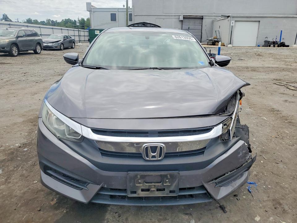 Продажа на аукционе авто 2018 Honda Civic, vin: 2HGFC2E57JH572697, номер лота: 62613956