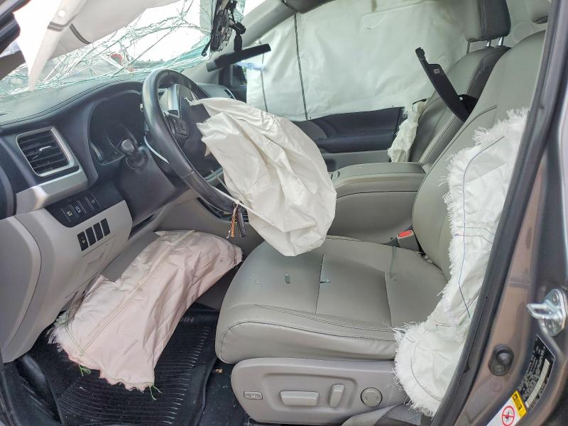 Продажа на аукционе авто 2018 Toyota Highlander, vin: 5TDJZRFHXJS525691, номер лота: 61028766
