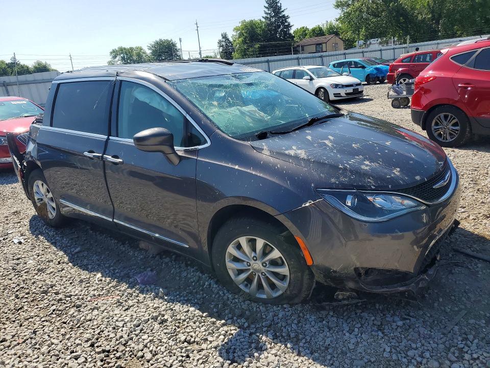 62272596 :رقم المزاد ، 2C4RC1BG9HR762453 vin ، 2017 Chrysler Pacifica مزاد بيع