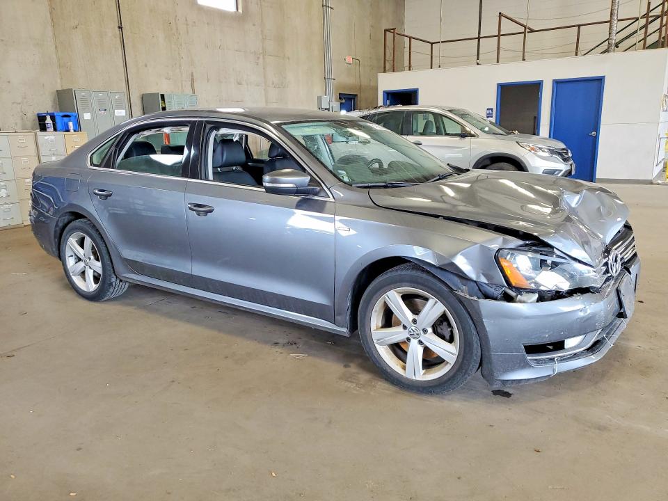 61855136 :رقم المزاد ، 1VWAS7A32FC113484 vin ، 2015 Volkswagen Passat مزاد بيع