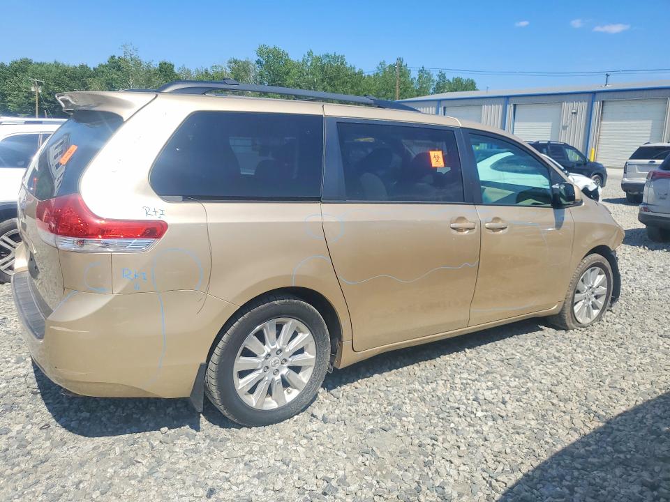 61474386 :رقم المزاد ، 5TDJK3DC5BS024637 vin ، 2011 Toyota Sienna مزاد بيع