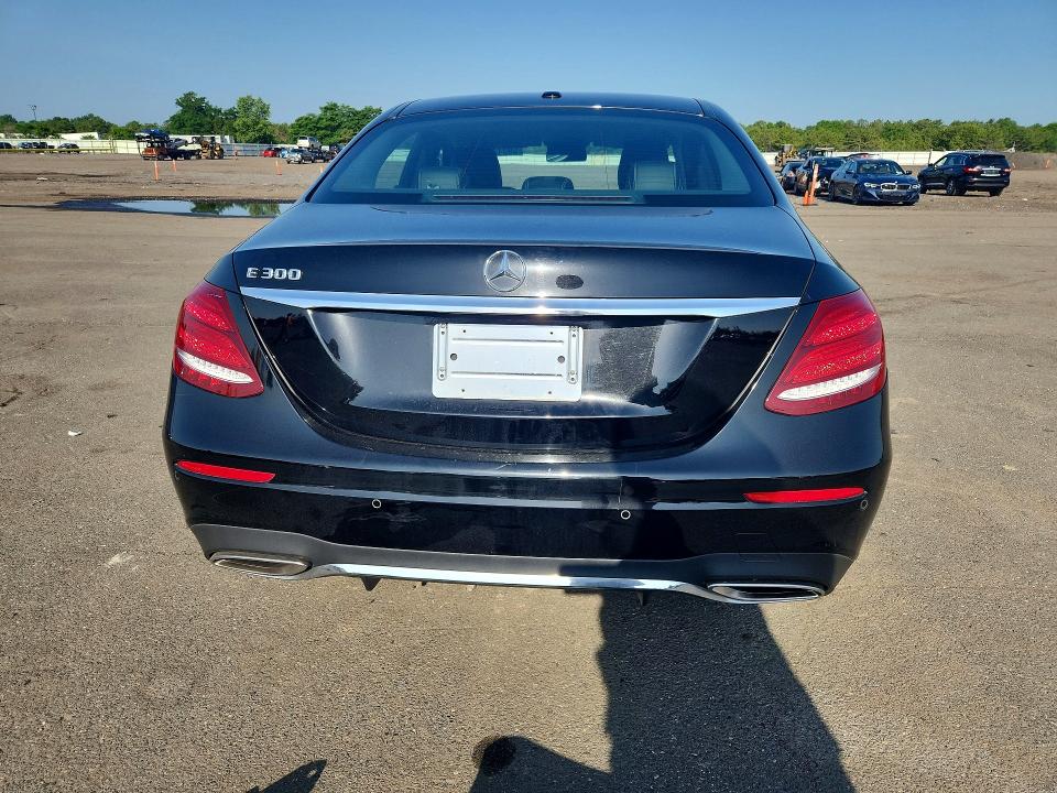 59317446 :رقم المزاد ، WDDZF4JB6JA479118 vin ، 2018 Mercedes-benz E مزاد بيع